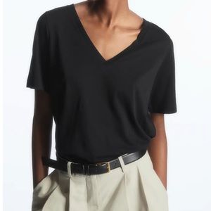NWT Cos V-neck T-shirt Large